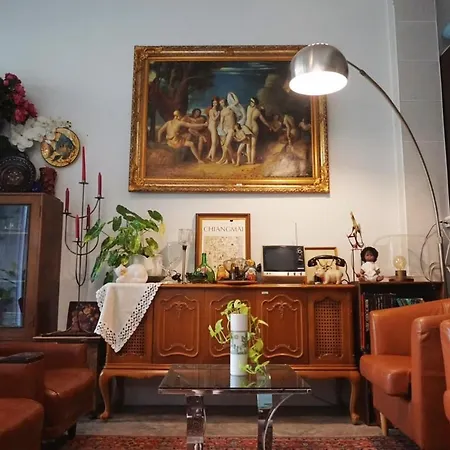 Manee Guesthouse And Record บ้านมานี